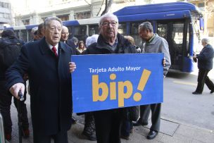 Unión Nacional de Pensionados rechaza aumento del pasaje en Transantiago