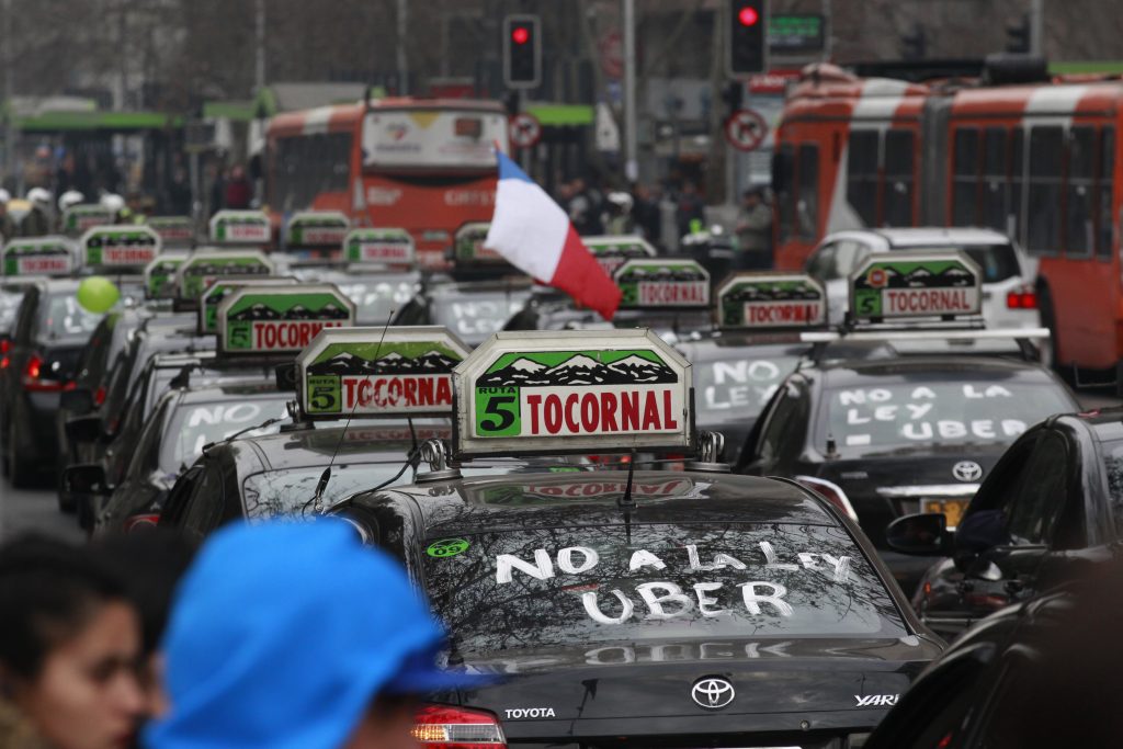 Mulet se suma a taxistas y critica Ley Uber: “Gobierno legisla en favor de plataformas digitales”