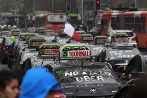 Mulet se suma a taxistas y critica Ley Uber: “Gobierno legisla en favor de plataformas digitales