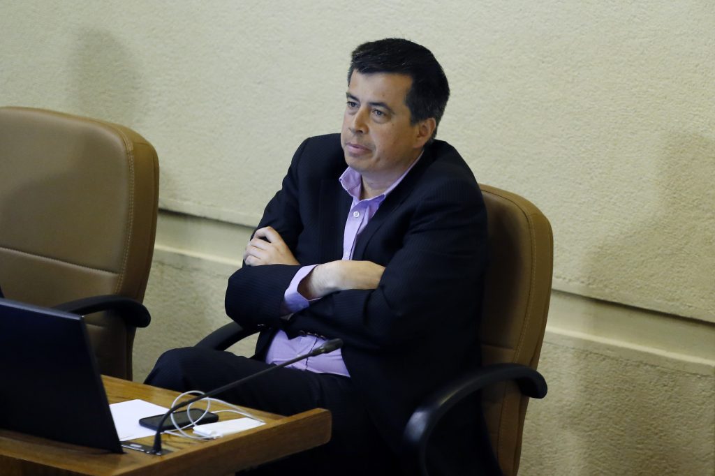 Diputado Celis propone reducir a la mitad las vacaciones de los parlamentarios