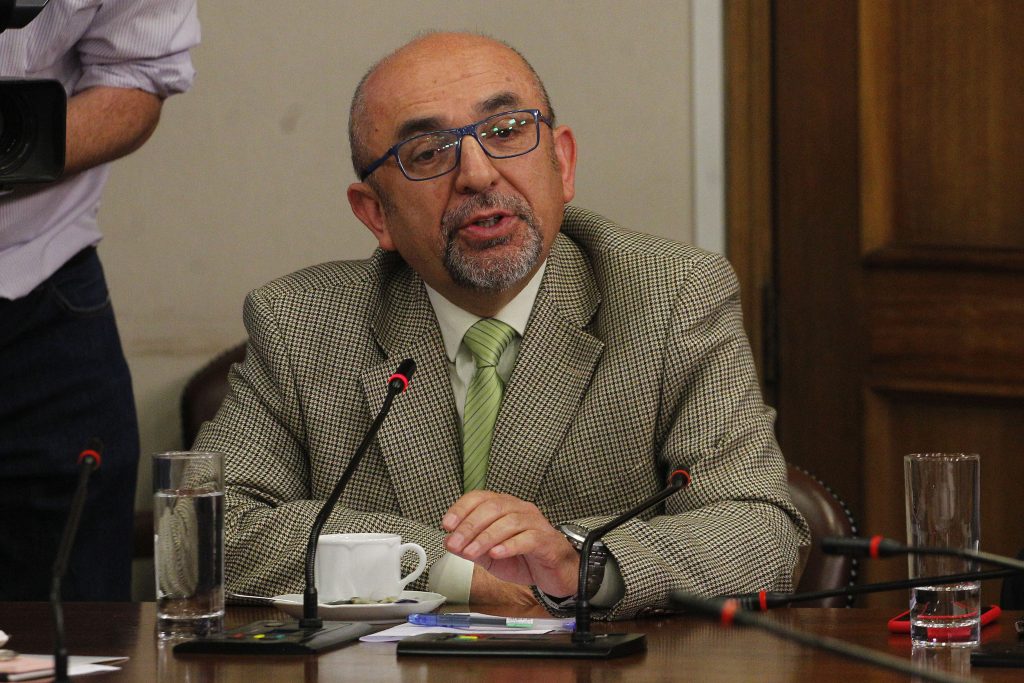 Solicitan que el CDE indague malversación de fondos en Enap