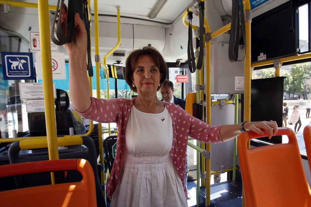 Taxistas “funaron” a Gloria Hutt acusándola de estar a favor de Uber y Cabify
