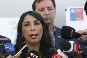 Falsos avisos de bomba este sábado: Karla Rubilar llama a 