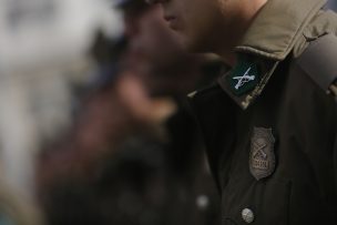 Escándalo: Dos carabineros detenidos por robo de armamento de guerra