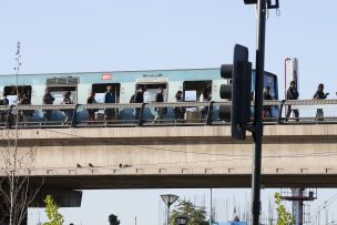 Línea 1 del Metro de Santiago funciona con tres estaciones cerradas