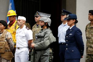 Gobierno firma proyecto que extiende carrera militar hasta en cinco años