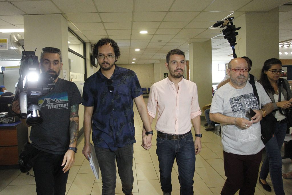 Registro Civil niega hora de matrimonio para los creadores de “Nicolás tiene dos papás”