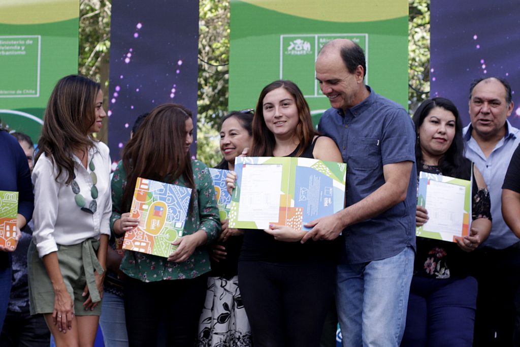 Minvu entregó más de 8 mil subsidios a familias de sectores medios