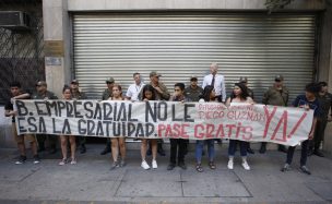 Secundarios protestaron por alza del pasaje escolar en $10