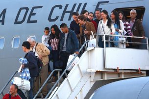 Avión de la FACH regresa con 100 chilenos desde Venezuela