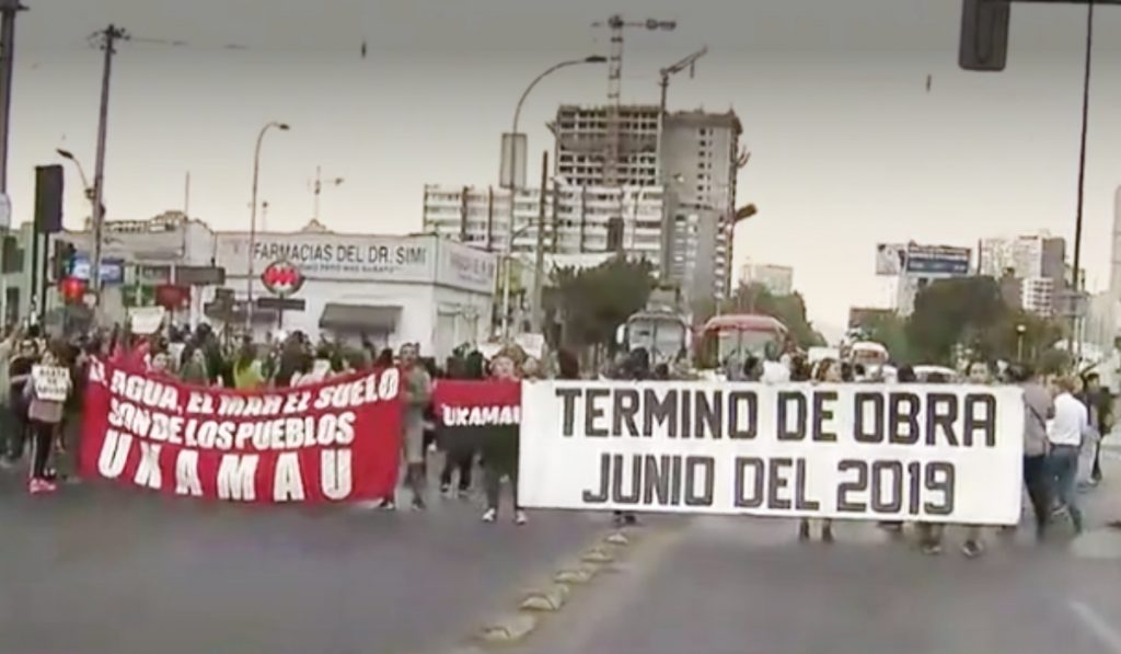 Integrantes de “Ukamau” cortan tránsito en Alameda: protestan por retraso de proyecto habitacional