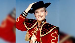 ¿Irreconocible? Cantante Xuxa publica imagen en diminuto bikini a sus 55 años sin maquillaje