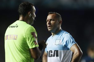 Díaz, Mena y Arias fueron titulares en victoria de Racing que sigue líder