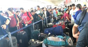 Aeropuerto de Santiago colapsado: falló cinta transportadora de maletas