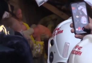 Video: Socorristas rusos rescatan a un bebé luego de explosión en edificio