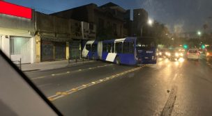 Bus del Transantiago chocó y terminó incrustado en restaurante de Recoleta