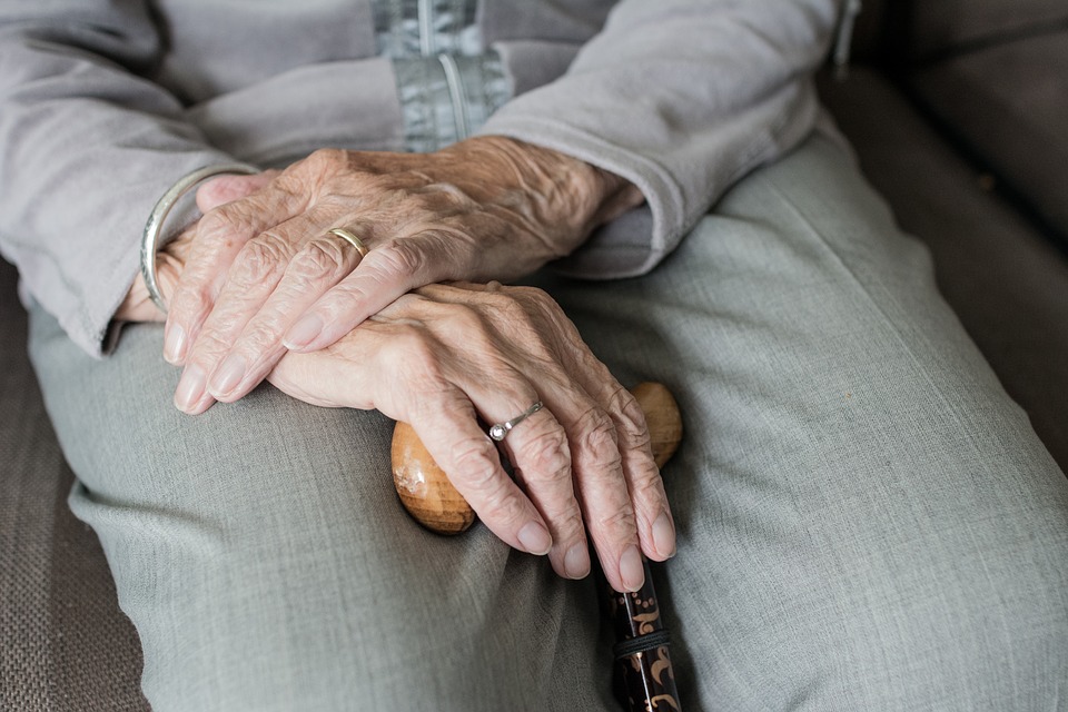 Senado despacha a ley la “cuarta edad” para los mayores de 80 años