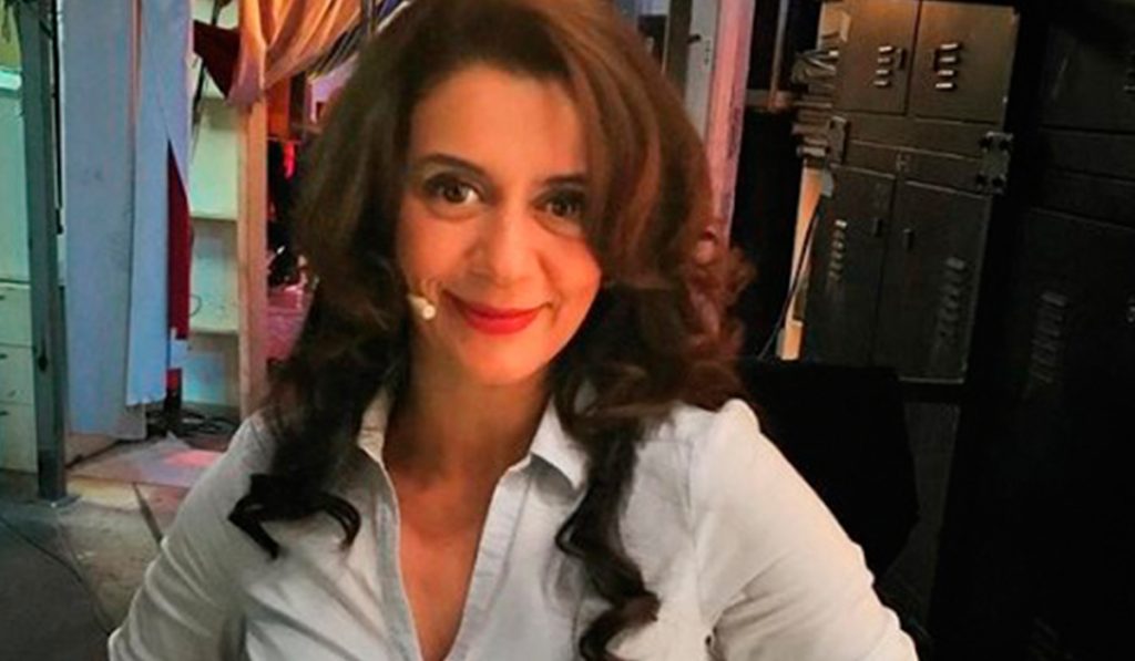 Actriz de MCC Paola Troncoso deslumbró con sensualidad y generoso escote en Premios Caleuche