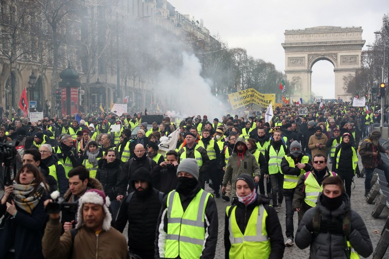 Los “chalecos amarillos” vuelven a manifestarse en toda Francia
