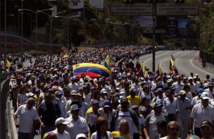 Al menos cuatro personas murieron en Venezuela en disturbios por bloqueo de ayuda