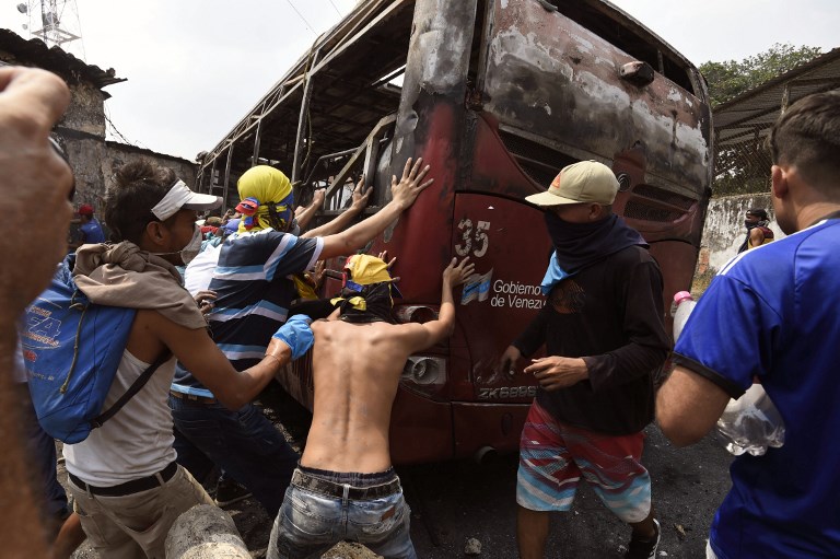 Al menos 42 heridos y dos muertos dejan disturbios en frontera Brasil – Venezuela