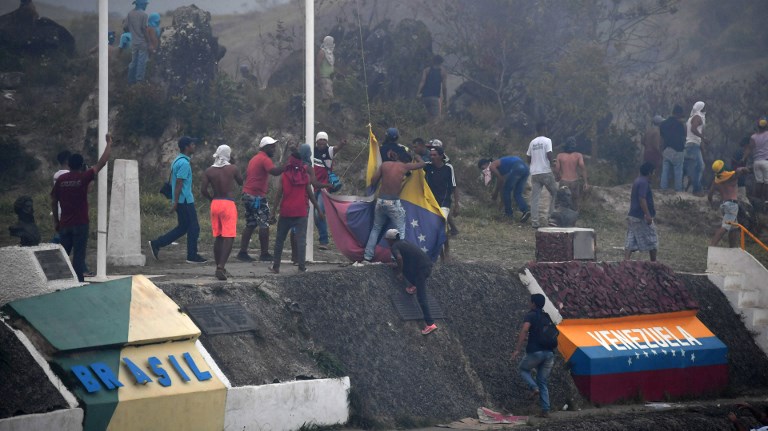Colombia repliega operativo de ayuda a Venezuela tras “represión” de Maduro