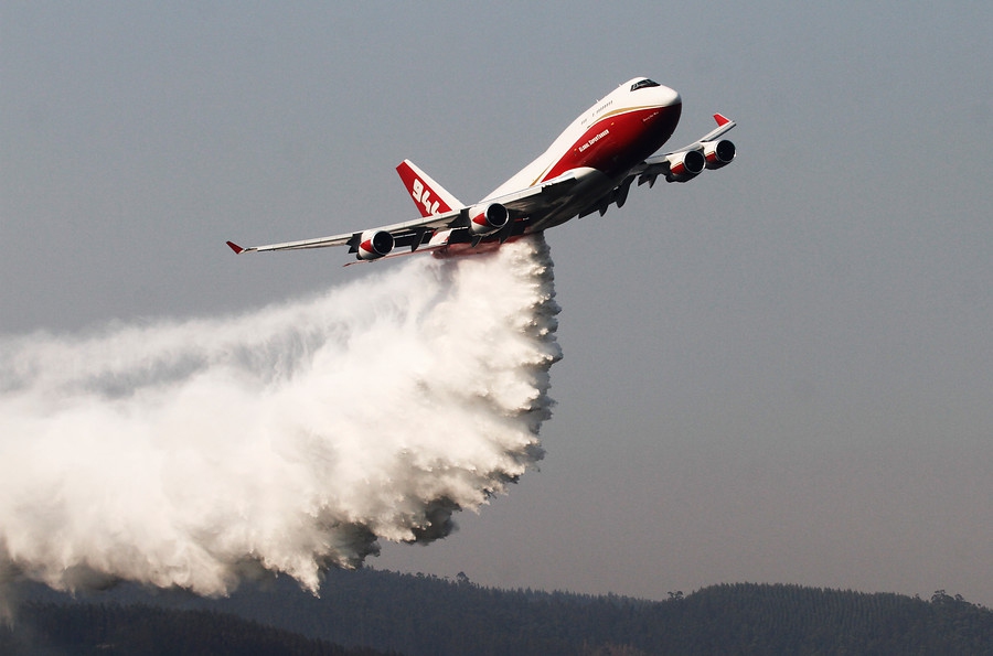 Incendios: Llega técnico de EE.UU. para revisar “Ten Tanker” y saber si trabajará este lunes