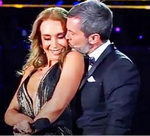 ¿Y qué pensará Diana? El beso de Karen Doggenweiler y Cristián Sánchez en el Festival de Talca