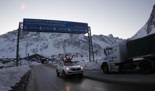 Carabineros reabre Paso Los Libertadores tras alud de barro y piedras