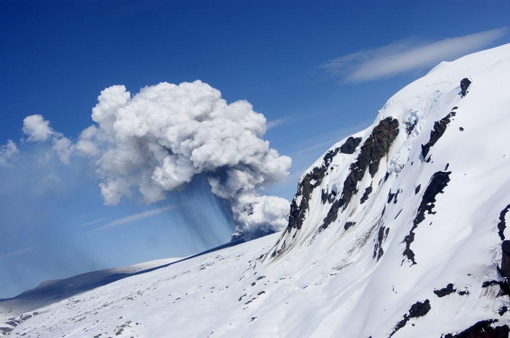 Complejo Planchón Peteroa registra aumento en su actividad volcánica