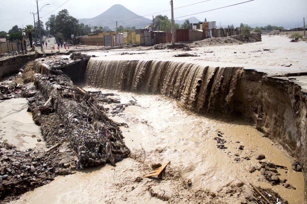 Experto en desastres: “Chile no cuenta con un sistema de alerta de inundaciones”