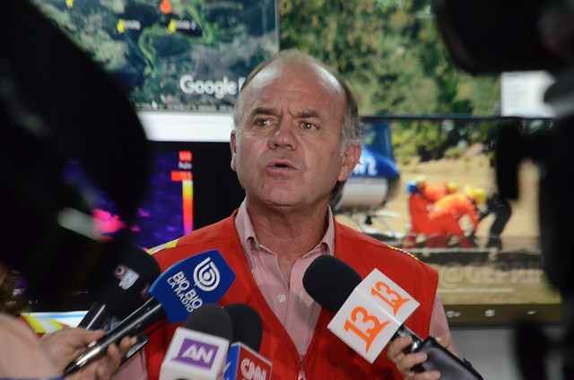 Ministro de Agricultura tiene la sospecha “muy fundada” de que incendios en Peuco son intencionales