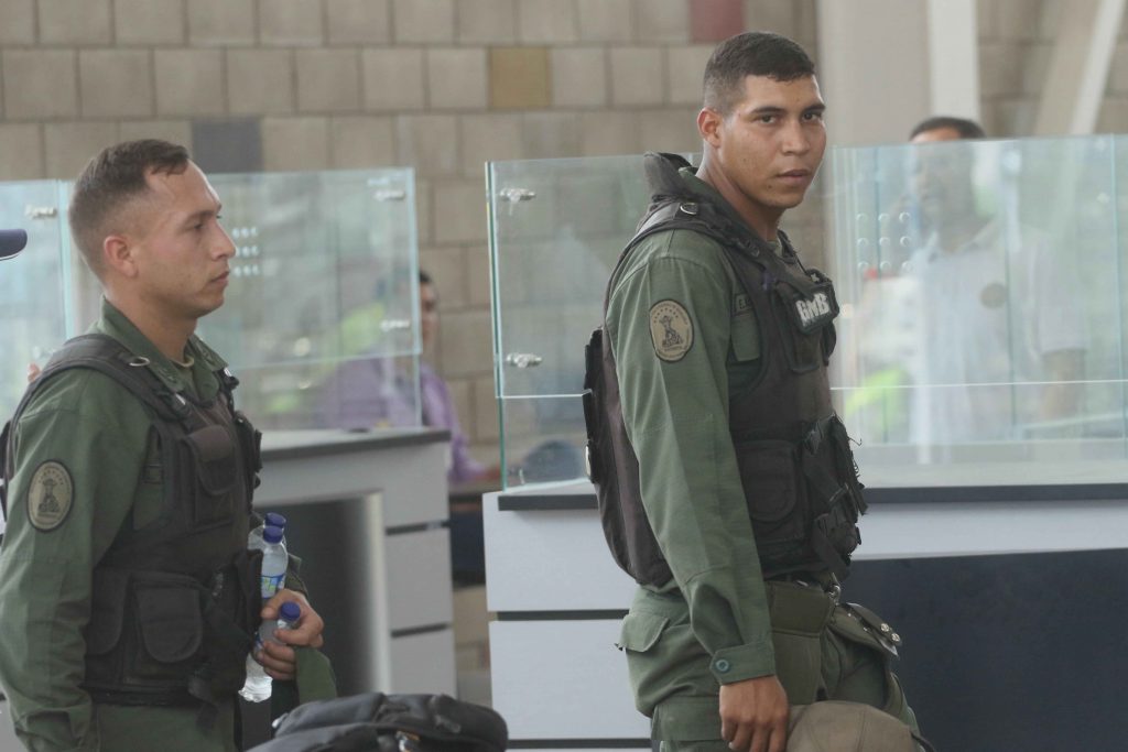 Aumentan a 60 los uniformados venezolanos que desertaron y cruzaron a Colombia