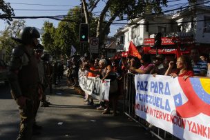 Cinco detenidos dejan escaramuzas entre manifestantes por Maduro