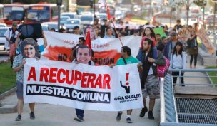 Vecinos protestaron por millonario gasto en Festival de Viña del Mar