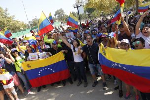 Venezolanos marchan por Santiago contra el régimen de Nicolás Maduro