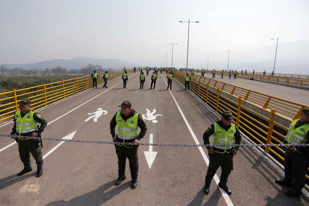 Fotógrafa chilena es atropellada por tanqueta de militares venezolanos
