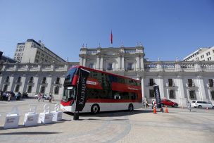 Bus de dos pisos ultratecnológico estará a prueba por un mes en el Transantiago