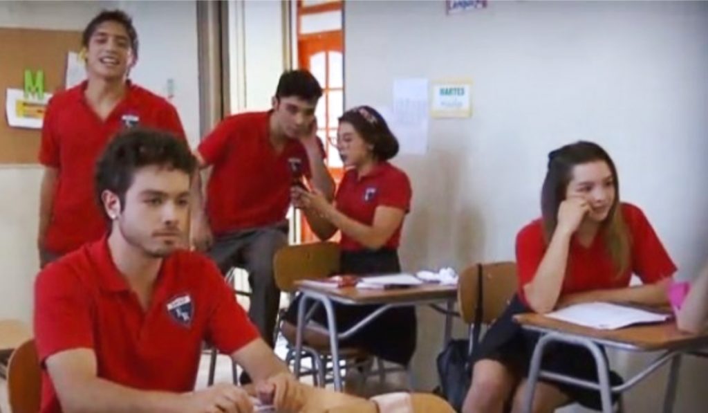 Pacto Sangre se ganó críticas de los televidentes tras detalle en “liceo municipal” de la teleserie