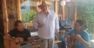 “Viejo tetón del Lago Ranco”: La canción veraniega que Pancho del Sur dedicó a presidente de Gasco