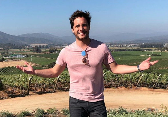 Conoce a Akila y Naomi: La familia canina de Mayte Rodríguez y Diego Boneta