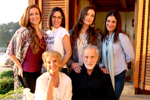 Actores de “Casa de Muñecos” se ríen de trágica escena de la teleserie