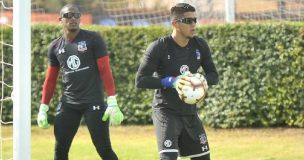 Al estilo Hombres de Negro: Porteros de Colo Colo entrenan con novedosos lentes