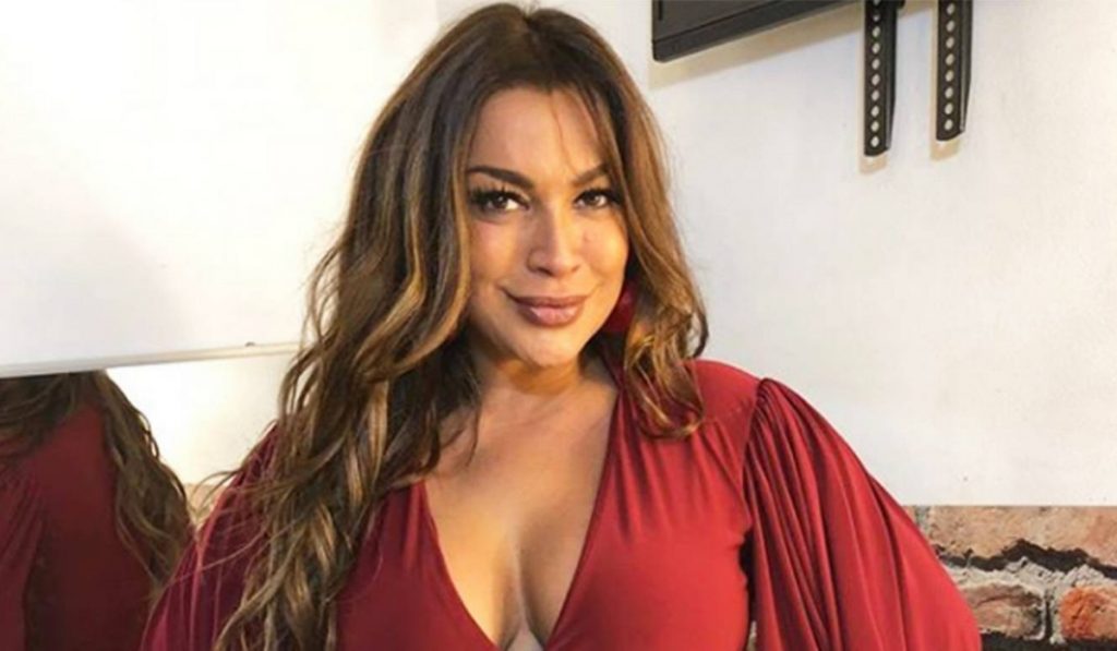 Disfrutando del mar: Así luce el “animalista” hijo de Marlen Olivarí a sus 7 años