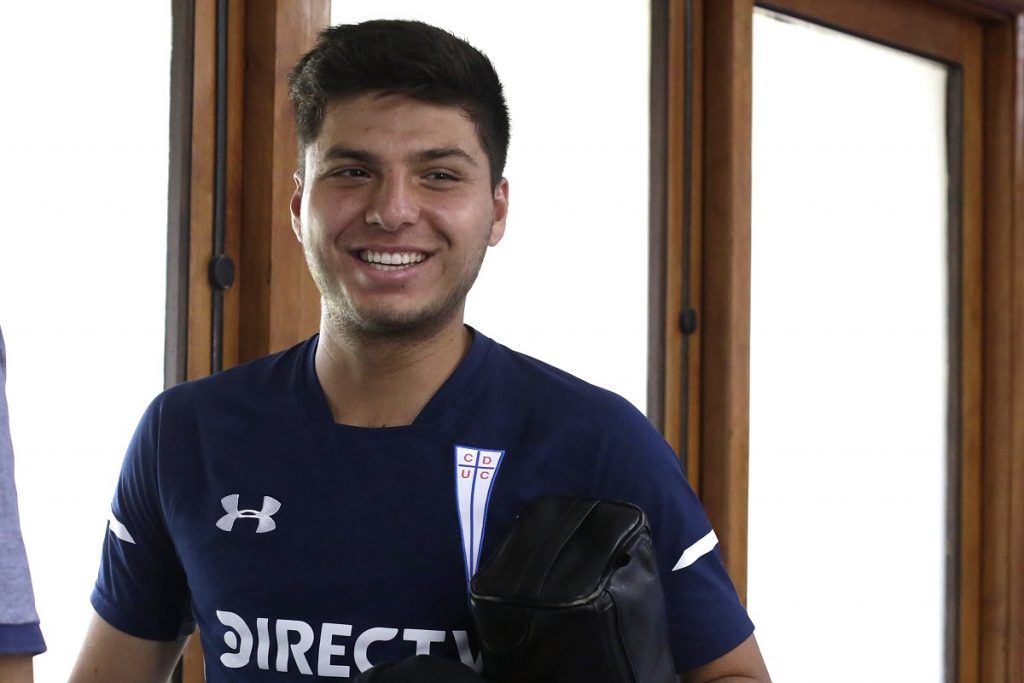 Lateral de Universidad Católica y la presión de ser campeones: “Siempre está, más ahora que somos campeones”