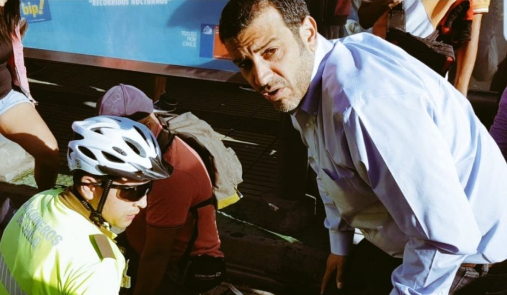 Como héroe: Alcalde de Estación Central participa en detención ciudadana y lo denuncia en redes
