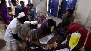 Alcohol adulterado deja 93 muertos y más de 200 personas hospitalizadas en India