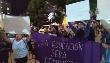 “Muni, ladrones, devuelvan los millones”: No todo fue Gala para la alcaldesa de Viña