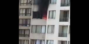 Incendio afectó el piso 9 de un edificio ubicado en el centro de Santiago