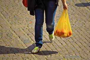 Supermercados no darán más bolsas plásticas a partir de este domingo